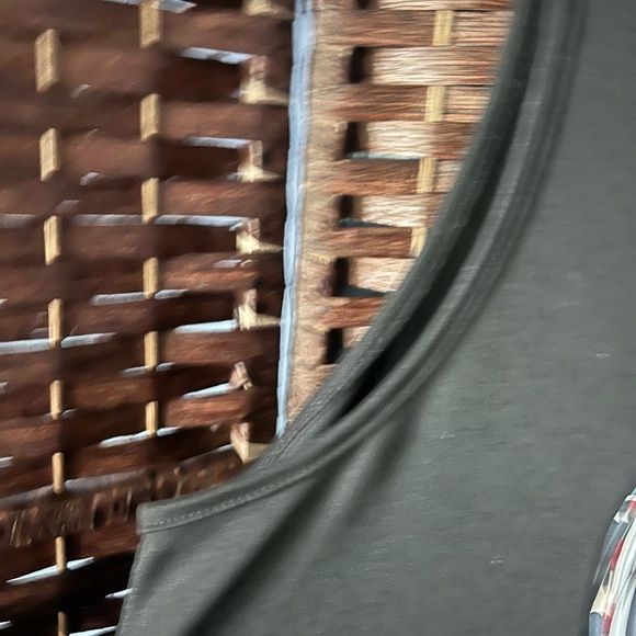 SHEIN Gray Muscle Tee with Heart Design - Picture 3 of 5